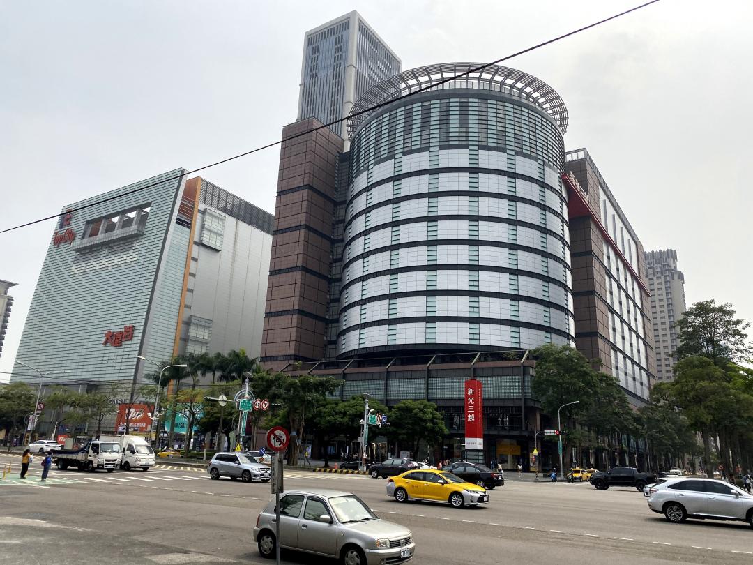 台中百貨市場重磅回歸，沉寂多時的「新光三越中港店」恢復營業。