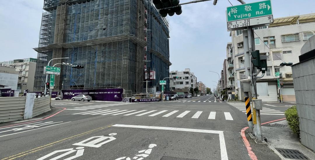 東區虎尾寮重劃區內規劃多座大公園綠地且生活圈發展已相當成熟，且坐擁裕文國小、復興國小與復興國中優質學區，因此持續吸引高素質家庭進駐。