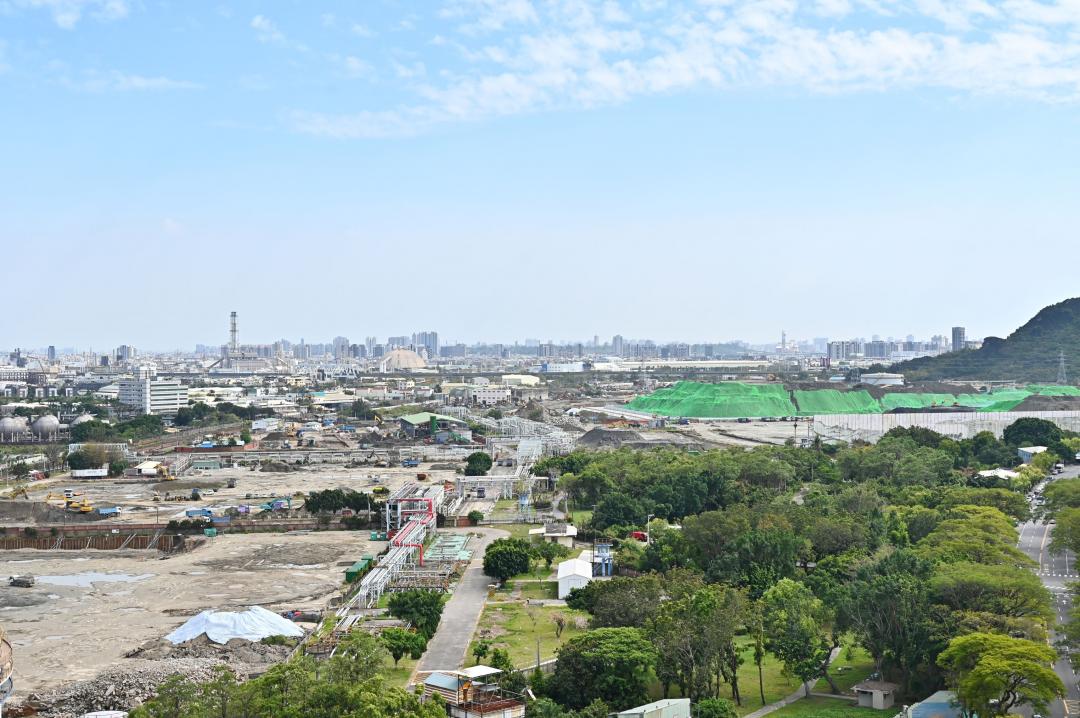 台積電楠梓廠區持續開發建設，預計5座廠於2027年第四季全部完工，高雄將成全球半導體最先進製程聚落。目前楠梓廠區達182.57公頃正進行用地取得，將由南科管理局與中油簽訂租用契約。(圖:本報資料照)