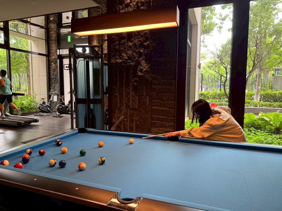 豪宅市場公設轉型，建商導入運動、藝文與商務元素，強調社交價值與生活體驗。