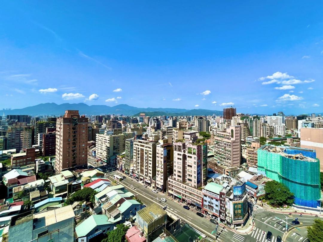 根據內政部統計，自2024年至2025年第一季，台北市十二個行政區中，就有十一個區域的成屋買賣契約平均總價突破2,000萬元，顯示在高房價環境下，台北購屋門檻依舊高不可攀。(圖/資料照)
