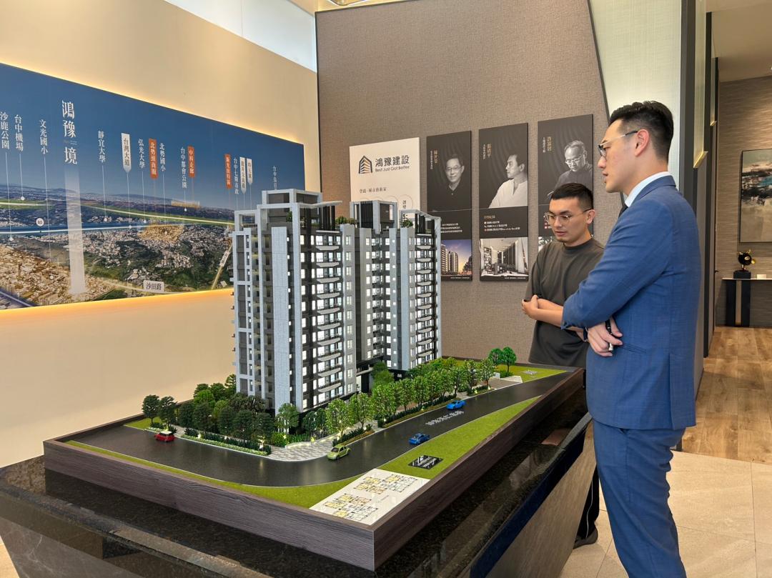 10月適逢暑假結束，加上新青安貸款鬆綁、延長「先買後賣」換屋族售舊屋期限，市場觀望氣氛稍減，帶動買氣回溫。