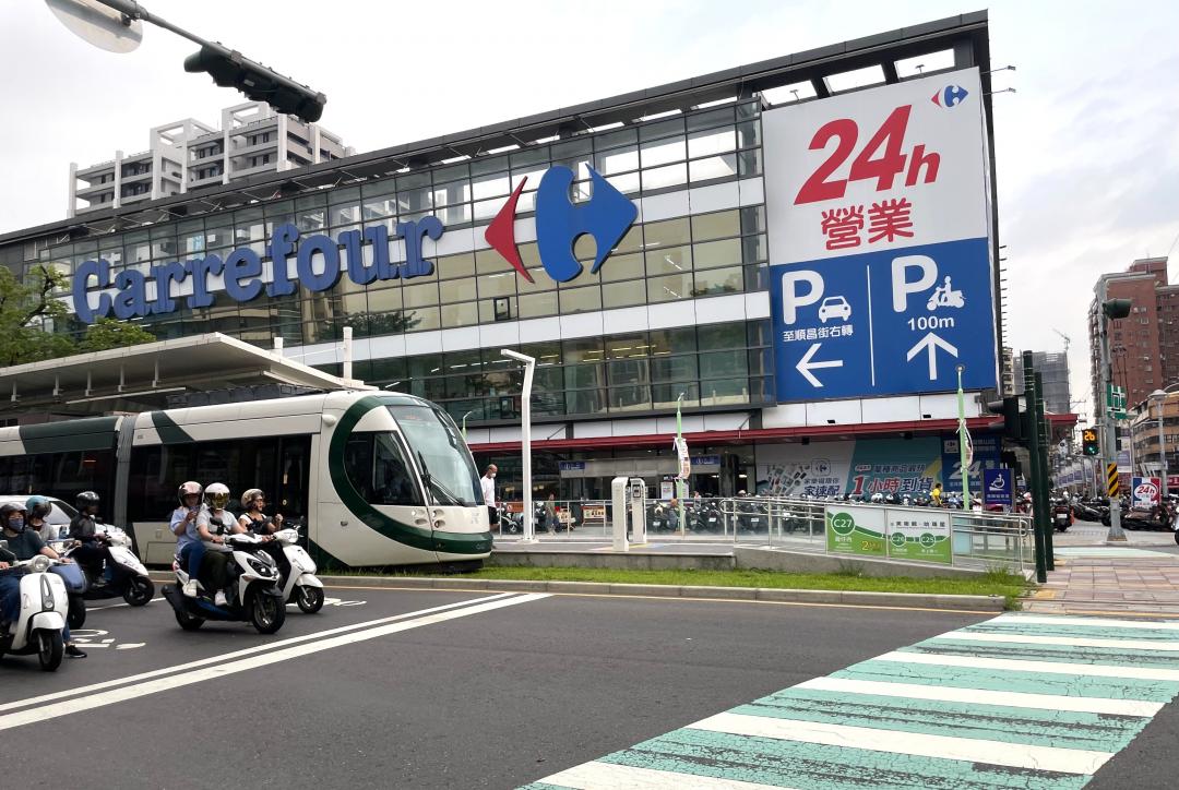 鼎山生活圈坐擁學區、商圈、綠地、交通優勢，輕豪宅大樓市場崛起。