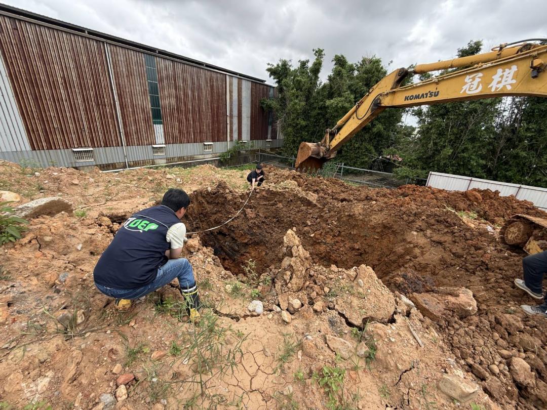 桃園3處農地遭查獲違法傾倒廢土和營建廢棄物，一舉起訴多名業者。（桃園市政府提供）