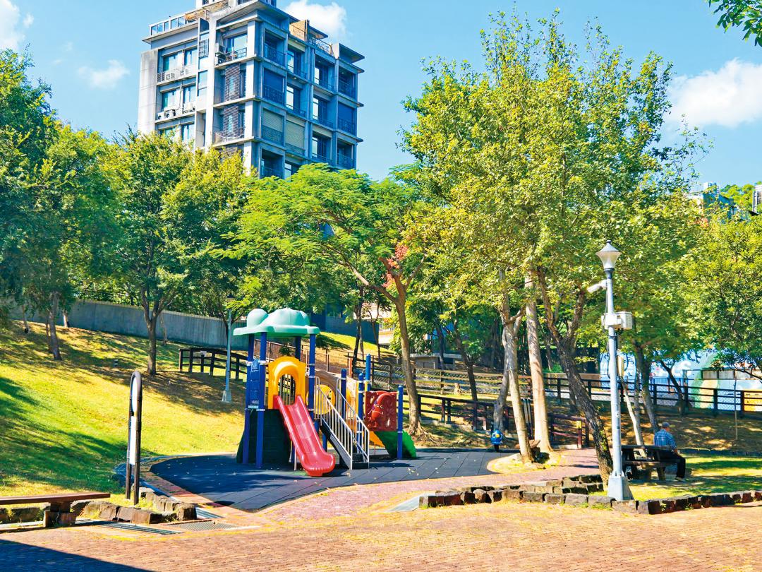 生活圈公園綠地多，提供充裕休閒空間。