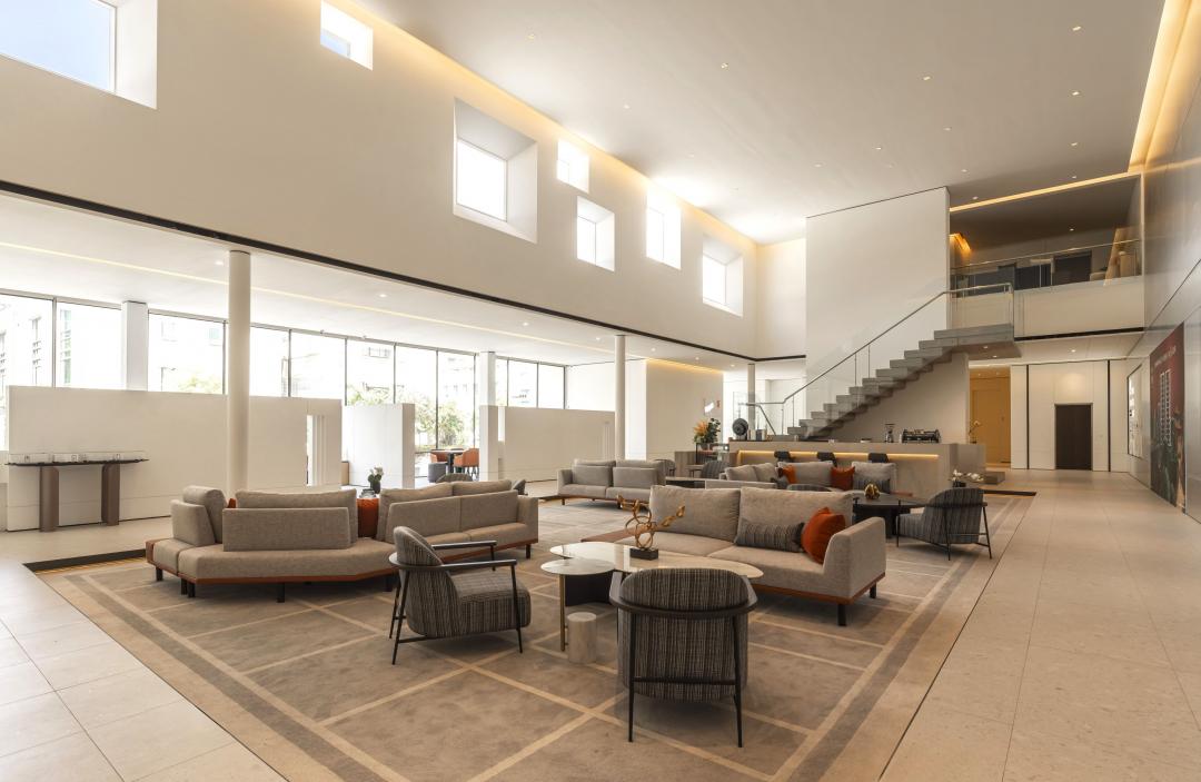 位在台南東區仁和商圈的預售建案「宏福悦」，聚焦「建材規範」與「能源管理」兩大面向，最大化節能減碳效益，榮獲全台首座「翡翠級減碳認證」接待中心殊榮。(圖:業者提供)