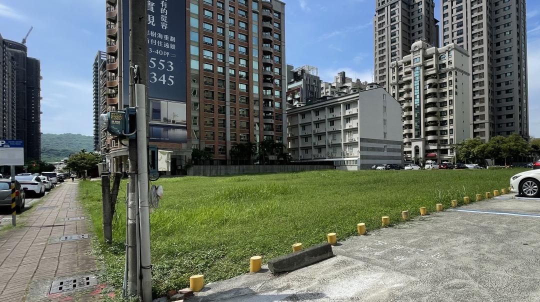 城揚又再度出手獵地，於美術南三路以總價約23.8億元購入1120坪住五土地，每坪約212.5萬元。