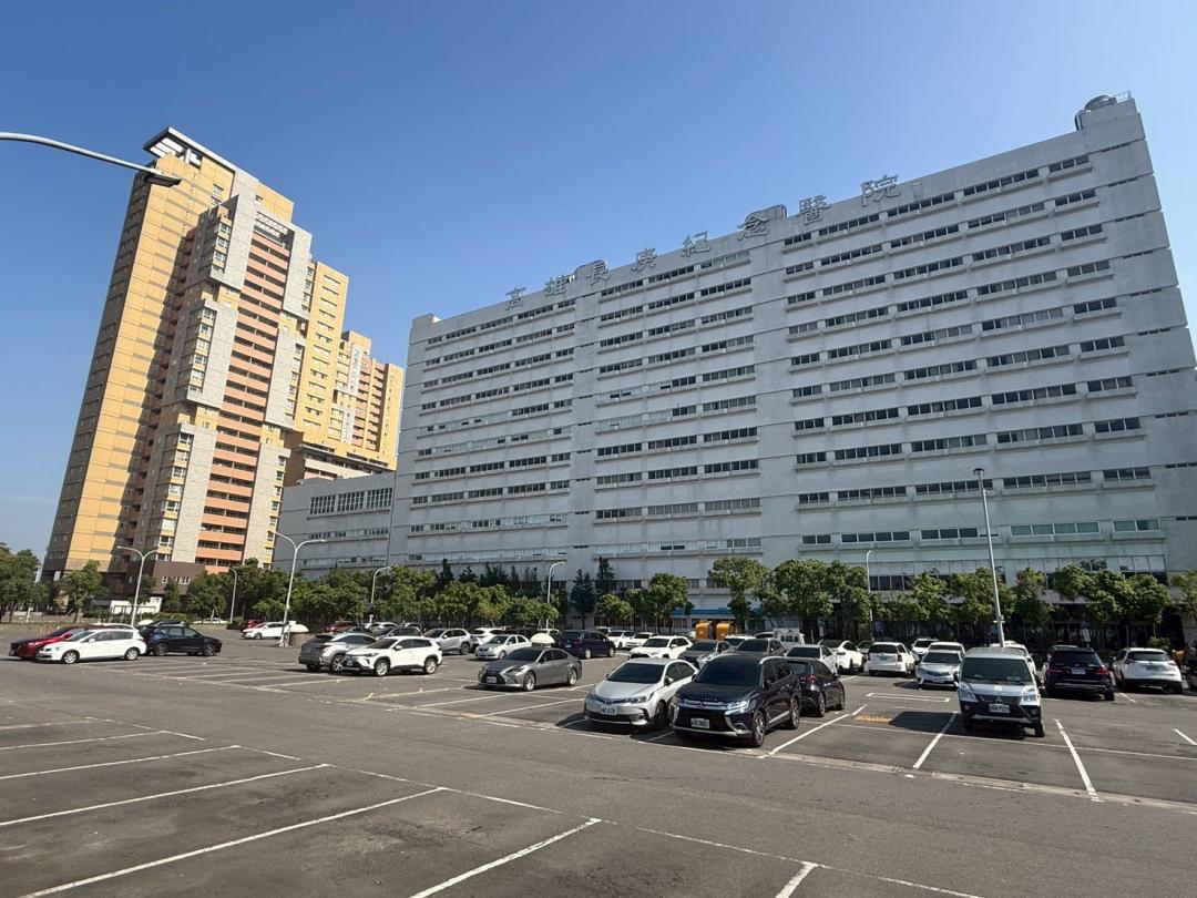高雄長庚紀念醫院位在澄清湖旁,除環境清幽外,區域生活機能也十分完善,吸引醫護客層進駐周邊。(圖:業者提供)