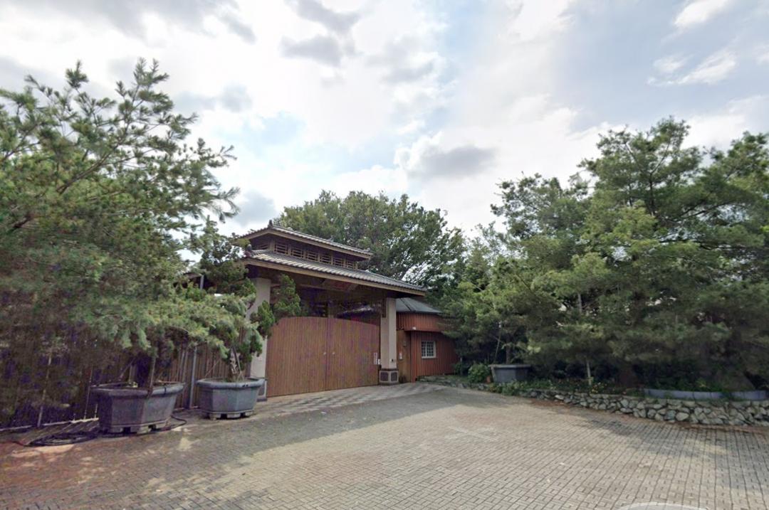 被譽為「絕美密境」的台中市北屯區銘珠園,近期法院公告將以超過12.5億元底價執行法拍。(圖/取自GOOGLE街景)