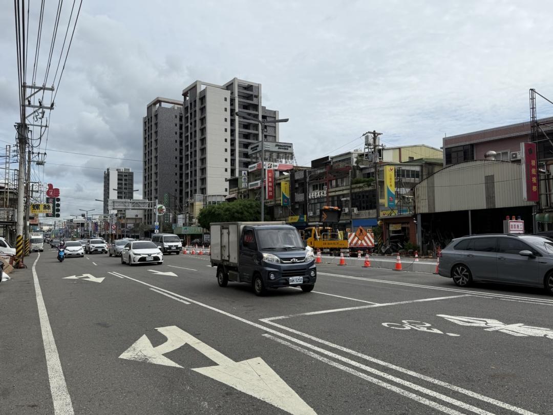 中華路為竹北主要幹道，連接新豐、竹北與新竹市，交通便利、商圈成熟。(圖/信義房屋提供)