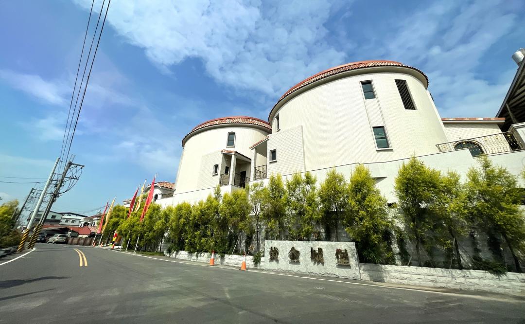 竹田大地坪頂級豪墅規劃稀有，加上鄰近的義大健康產業園區即將於明年下半年完工，吸引包括高雄與屏東的企業主、開業醫生等高資產族持續上門。