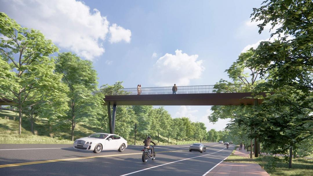 高市府工務局將於澄清湖迷宮花園停車場與果嶺公園之間興建「澄清湖跨越松藝路人行天橋」，橋體設計將隱藏於樹林之間，融入自然景觀，讓遊客能避開松藝路龐大車流，安全且順暢地往來兩園區，預計12月底施工。(圖:高市府工務局提供模擬圖)