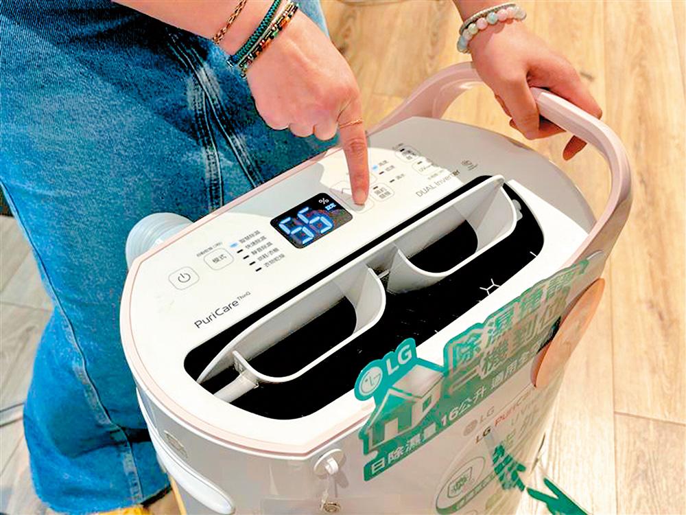 特力屋建議使用除濕機時將濕度設定在55%左右，防止家中空氣過於乾燥。(圖/特力屋提供)