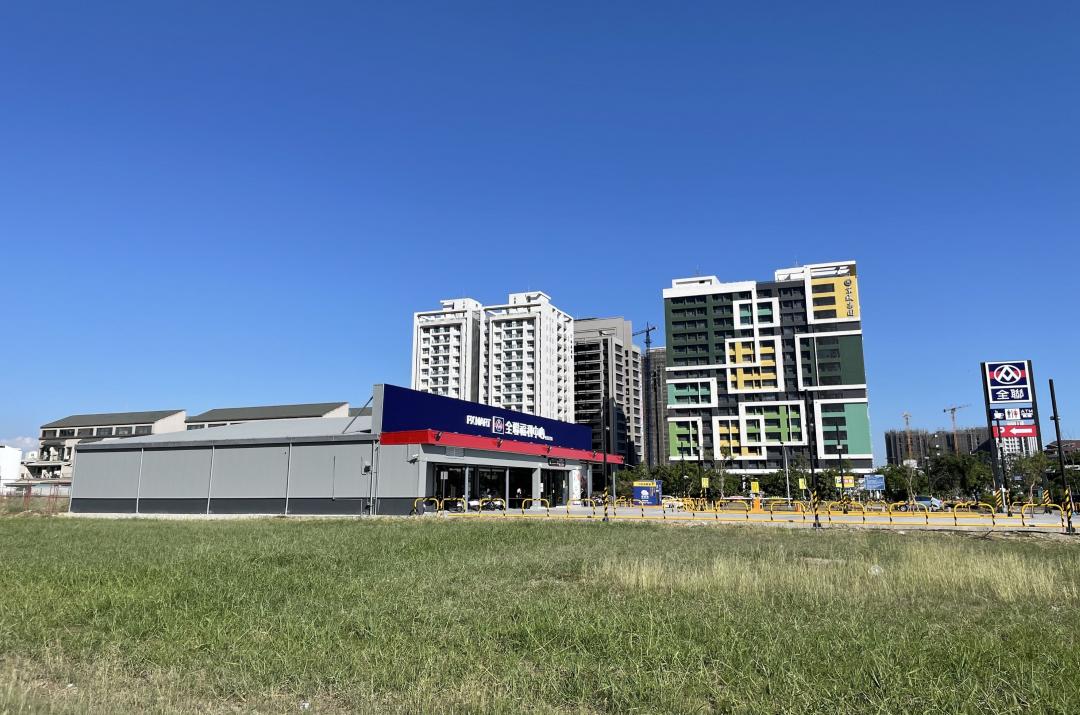 出價水準可參考實價登錄行情，並注意會有樓層別或前後棟的不同價差。