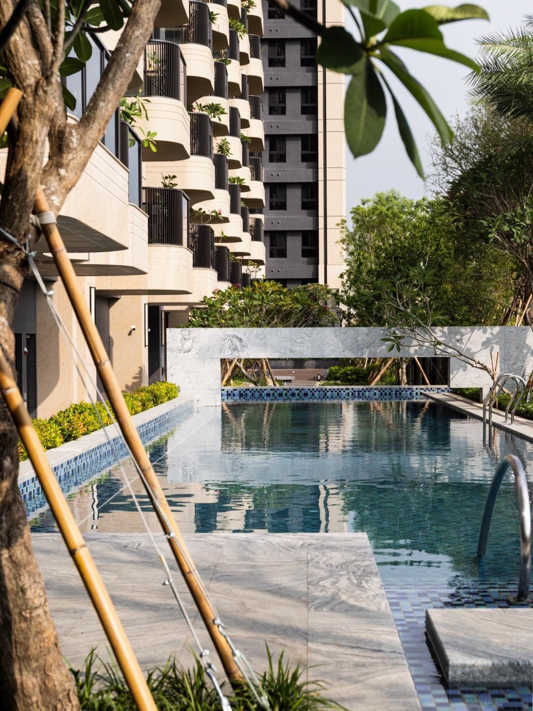 一樓規劃中庭花園泳池與SPA池，營造渡假飯店般的居家休閒氛圍。(圖:業者提供)