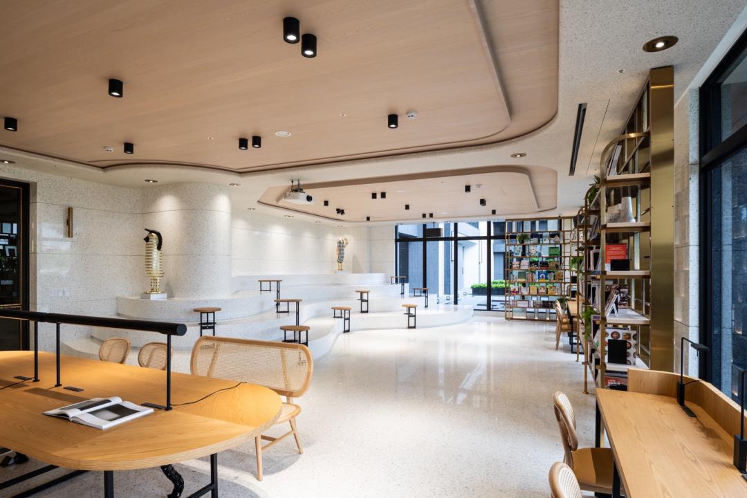 社區書房也與蔦屋書店合作可提供選書服務。(圖:業者提供)