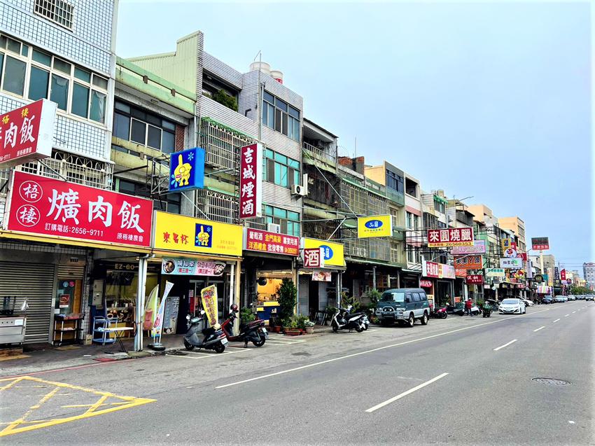 市區小吃聚集、生活氛圍濃厚。