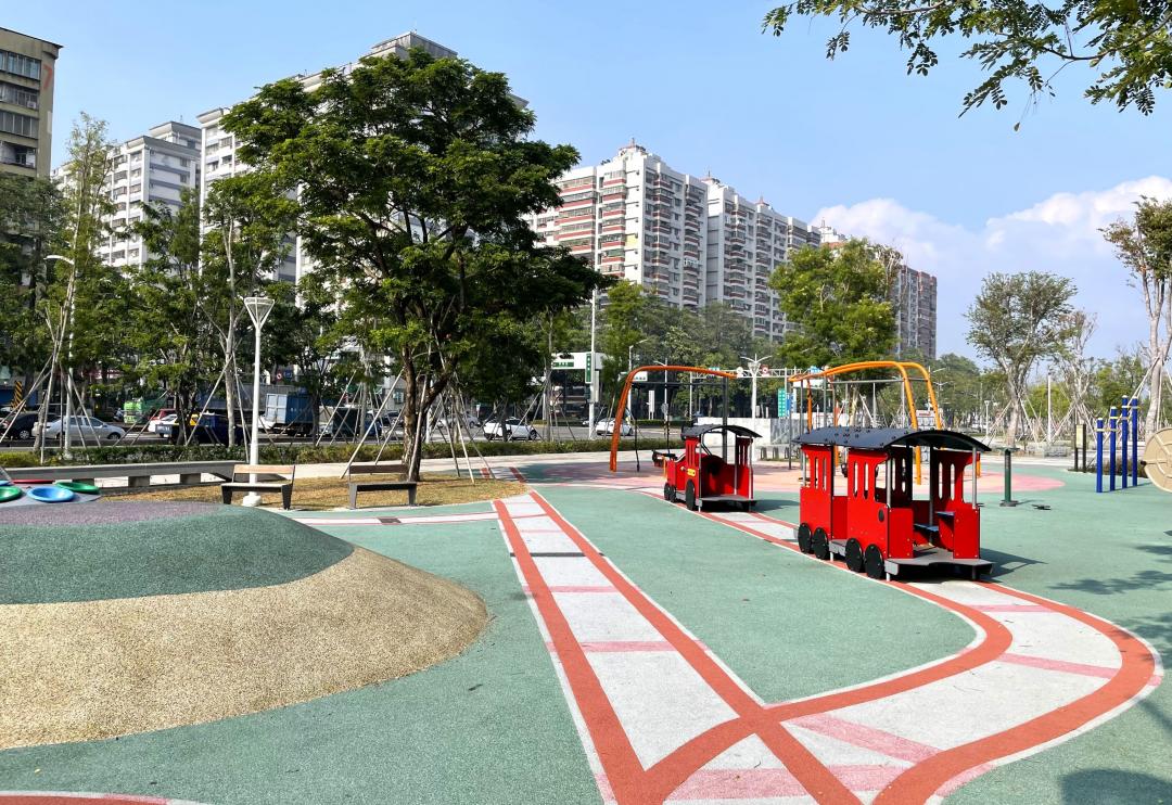 鐵路地下化後，原鐵道變身綠園道，讓周圍房價也獲得改善。