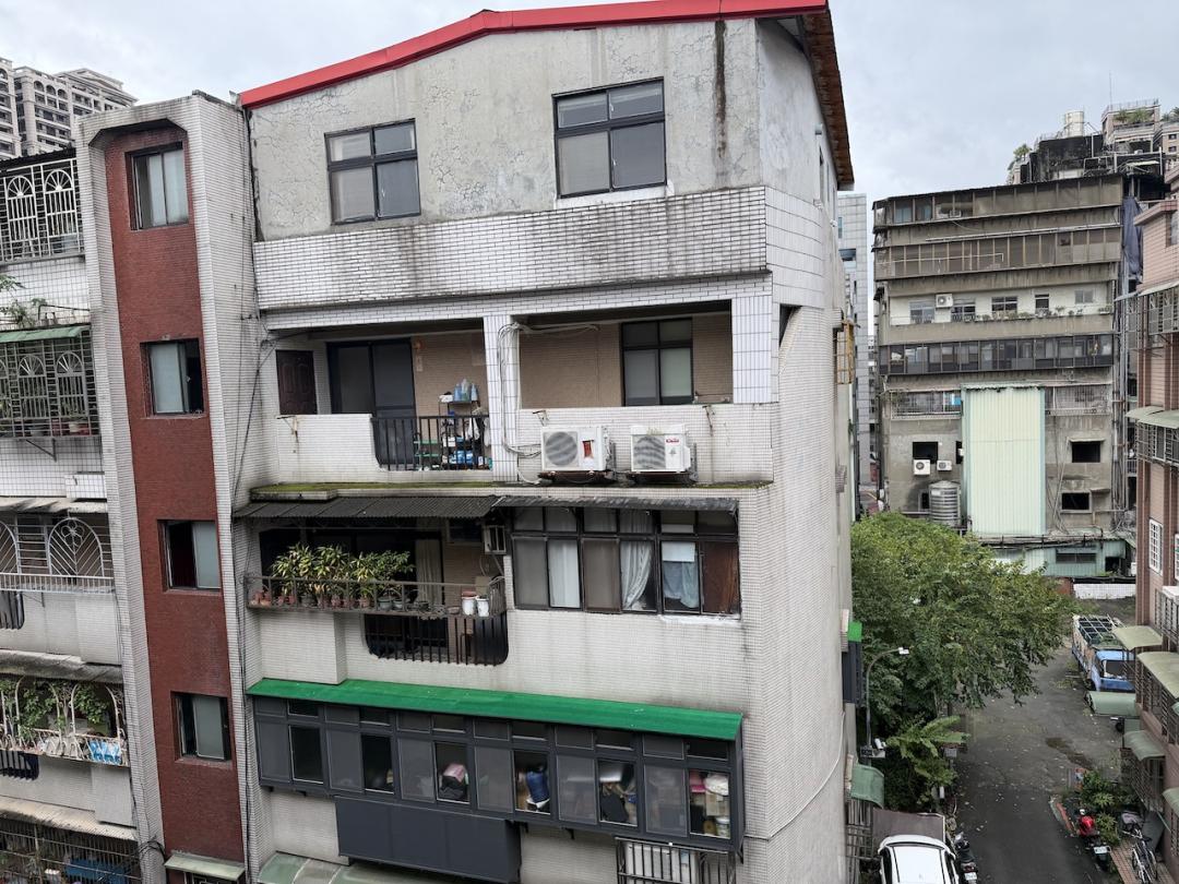 明年租金補貼將排除頂樓加蓋租戶。（記者朱語蕎攝）