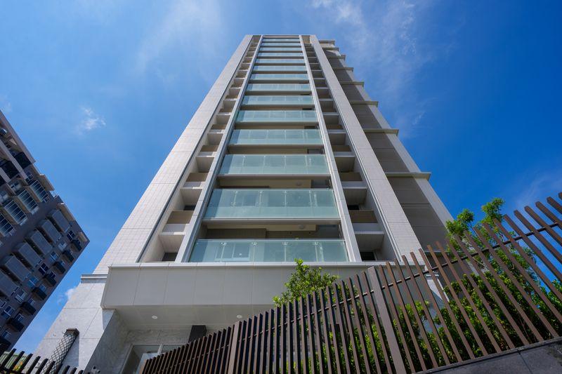 隆大營建在R5站出口旁，新完工「鳳凰悦」捷運景觀綠意宅，凸顯高質感定位。(圖:業者提供)