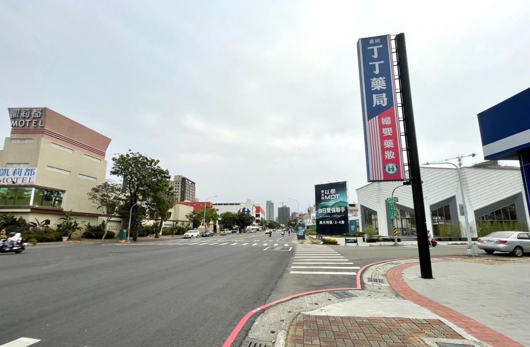 生活圈的道路系統完整且商家開設密集。