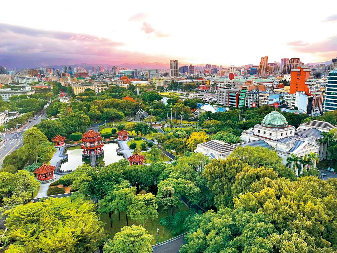 公園綠地多、步行便利，提供居民休憩、運動與親子活動的優質生活環境。