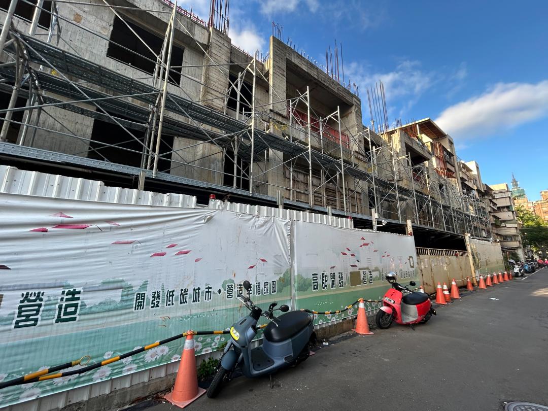 台灣金服近期公告位於北市大安區的預售案「大安文樺」進入法拍程序。(圖/取自台灣金服網站)