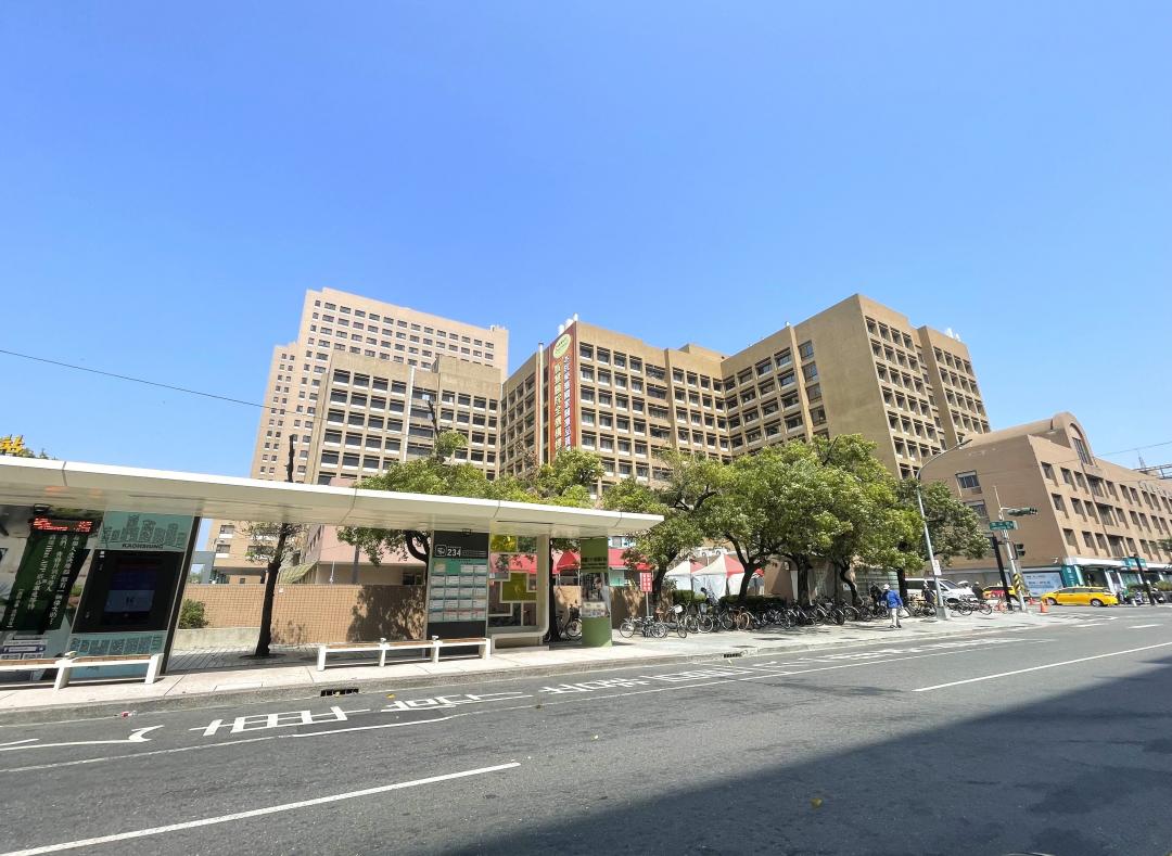 高市三民區的「高醫生活圈」醫學院、附設的中和紀念醫院都設於同處，周邊學區、捷運、公園綠地等設施豐富，剛性需求旺盛，甚至有不少醫學生家長為「準醫師」就地置產。