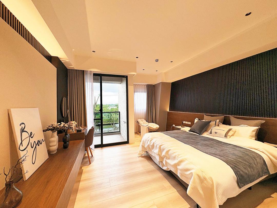 如果臥室位於南方，建議減少紅色、橘色、桃紅等強烈火色系布置。