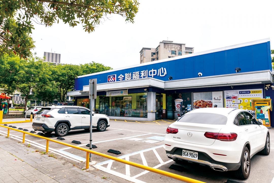 沙崙成熟商圈，全聯、家樂福、美聯社、超商、餐廳、藥局、診所等應有盡有。