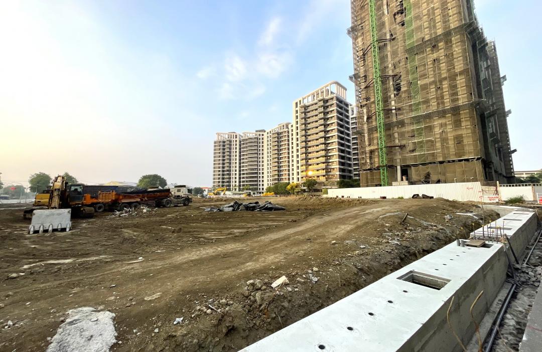 高市府積極改善左營桃子園一帶的短期積淹水情況，將桃子園路、先鋒路口旁約700坪社區公園預定地，也將改善雨水調節與滯洪機能。