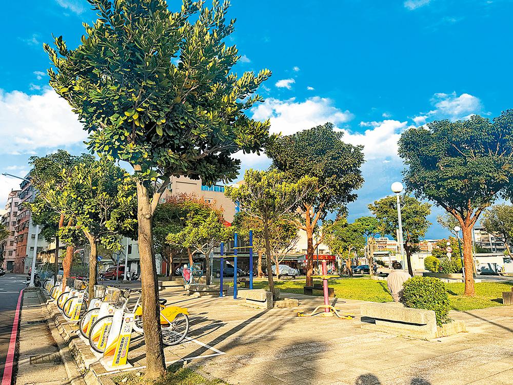 區內公園綠地不少，綠地充裕。