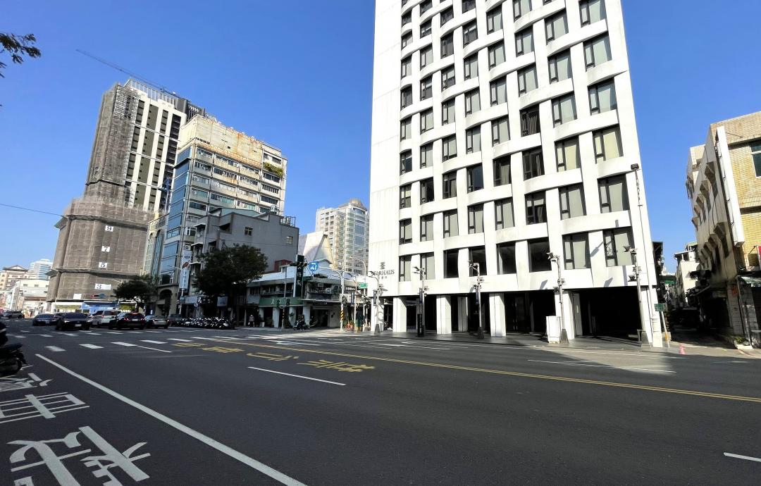 生活圈透過市區重要交通幹道串連各大商圈，增添生活圈消費便利性。