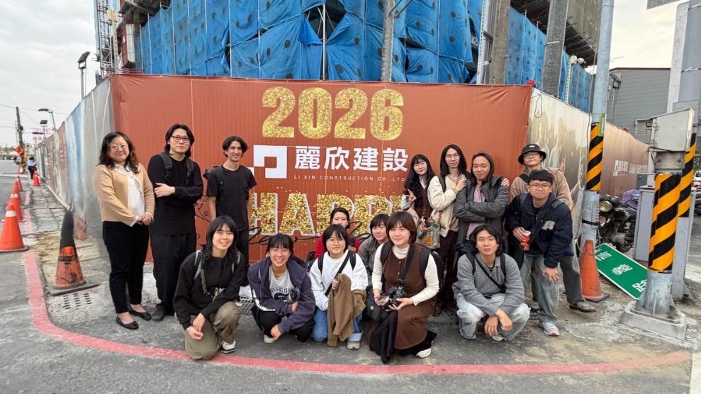 成大與 32 位橫跨大學一年級至研究所的學生，分為5個研究小組，沿著善化中山路一帶進行不同主題的實地考察，從城市紋理、街道尺度、建築型態與居民自力營造行為等面向進行研究。(圖:業者提供)
