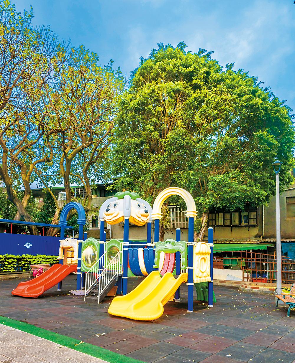 近鄰社正公園，滿足休憩機能。（信義代銷提供）