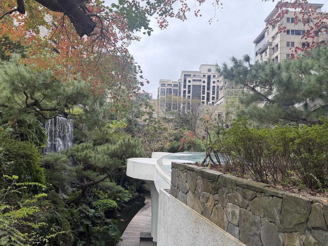 2千坪庭園造景，造價5億。