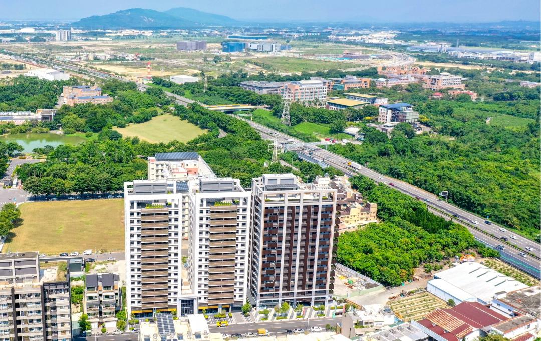 高科大第一校區生活圈的輕豪宅新成屋大樓，售價帶仍維持3字頭，持續吸引科技工程師家庭。(圖:業者提供)