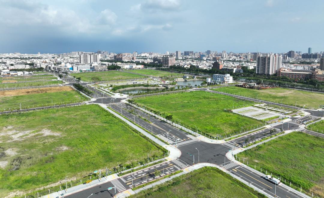 地主注意！政府以徵收方式取得公共設施保留地及以重劃方式取得，對地主權利損益情形有別，賦稅徵免亦不同。(圖:本報資料照/台南市府提供)