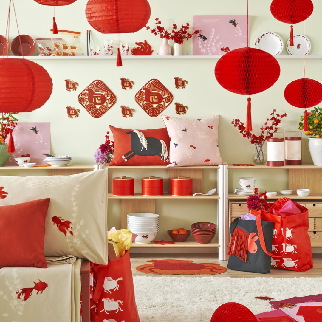 除了馬年意象，系列也融入寓意富足的金魚圖騰。(圖/IKEA提供)