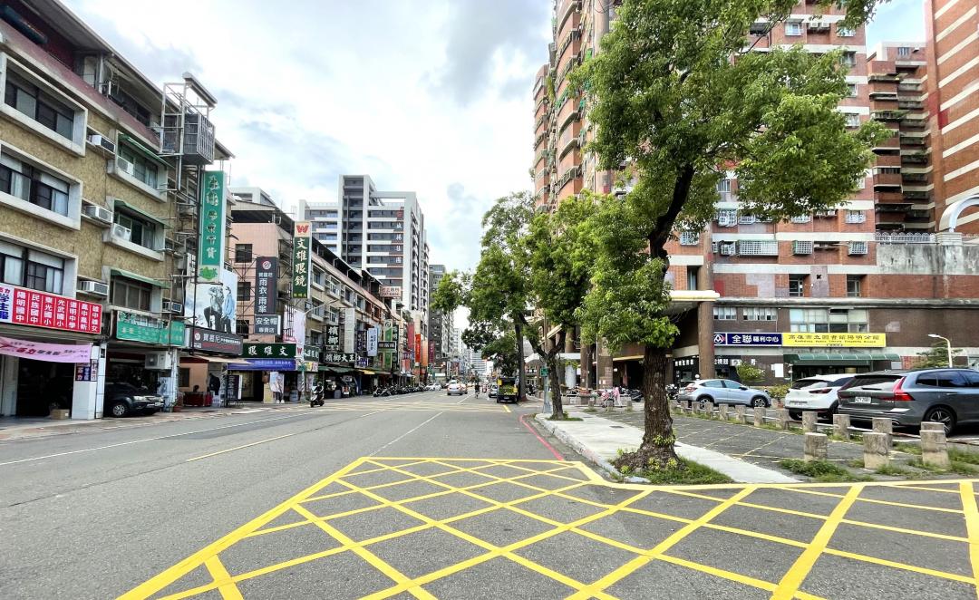 陽明國中學區生活圈坐落發展成熟的陽明商圈。