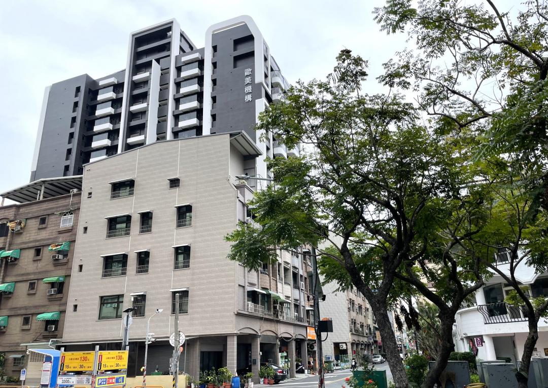 陽明國中學區生活圈建地釋出稀缺，緊鄰校園的景觀輕豪宅，吸引都會新貴客層持續進駐。