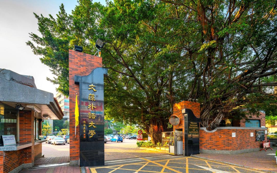 文藻外語大學的綠意環境，坐擁熱鬧繁榮的鼎中商圈且鄰近河堤公園，加上迅速聯結漢神巨蛋百貨，但校園景觀宅卻供給稀有。(圖:業者提供)