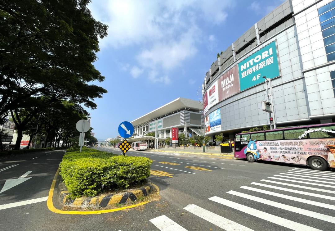 生活圈迅速連結高鐵左營站區與新光三越百貨左營店。