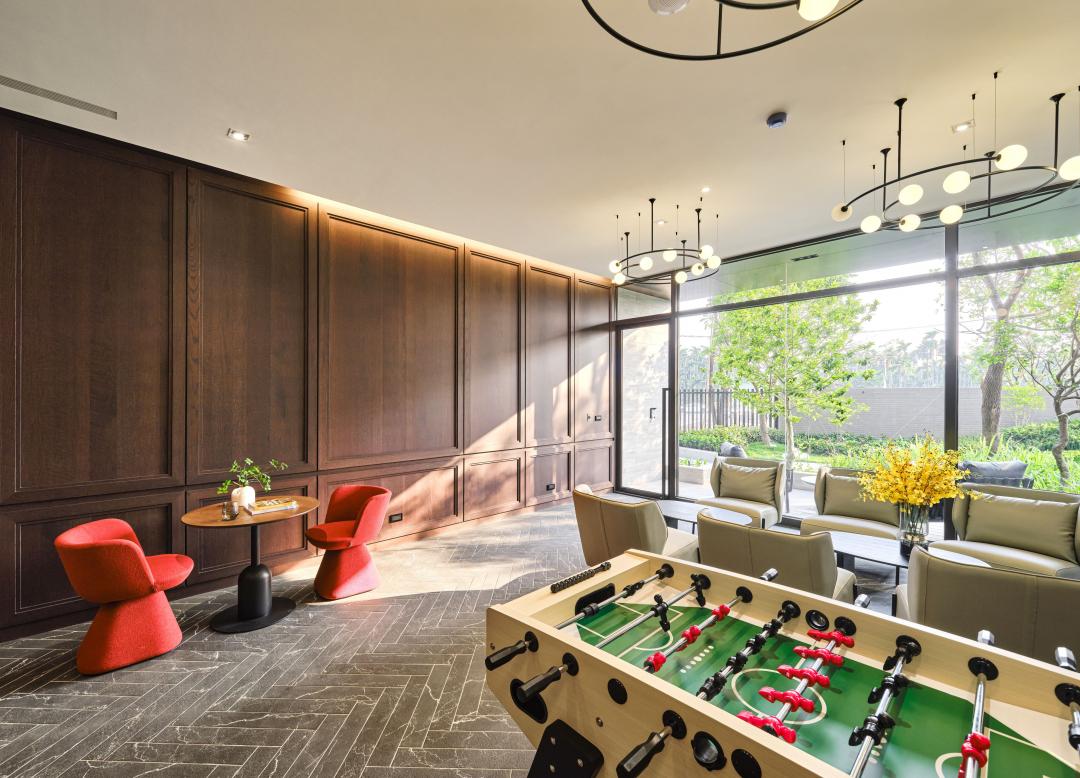 透天區的住戶也能享受社區運動休閒酒吧，住戶可欣賞大螢幕運動賽事，也能輕鬆與親友暢飲、休閒。(圖:業者提供)