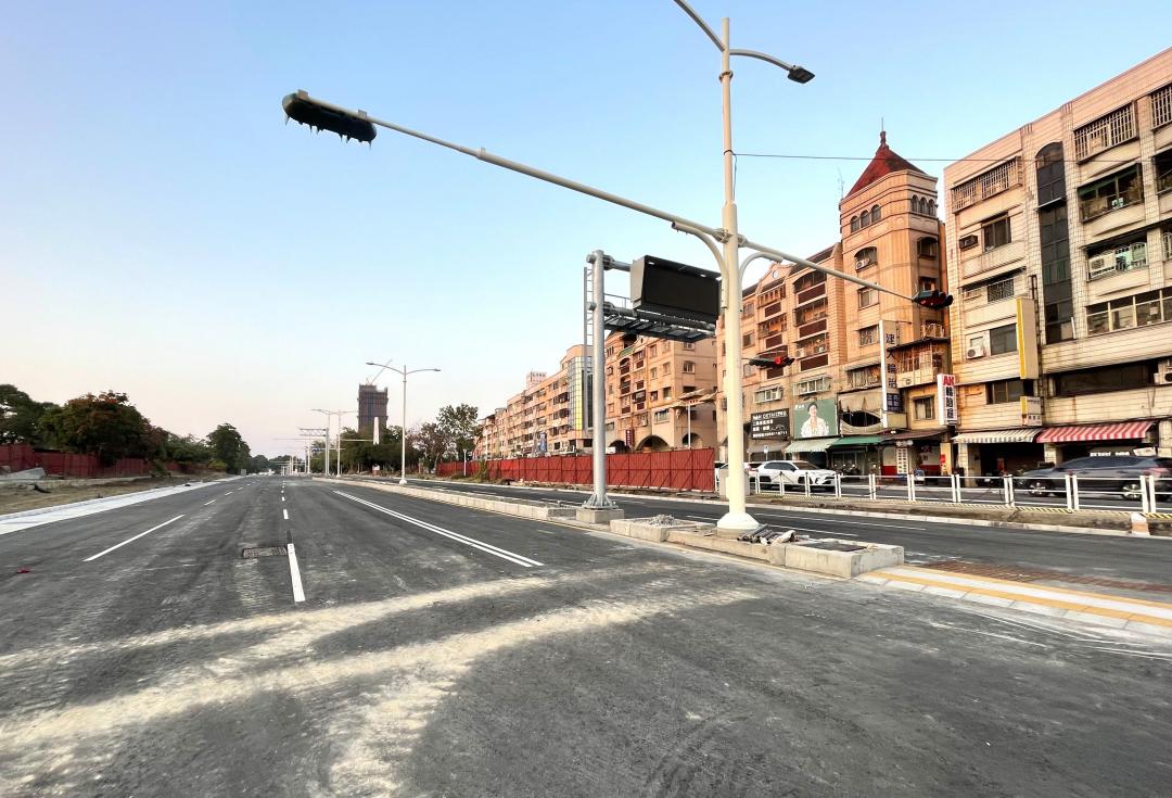 左營大路商圈也在新台17線預計年底完工帶動下，房市發展前景更樂觀。