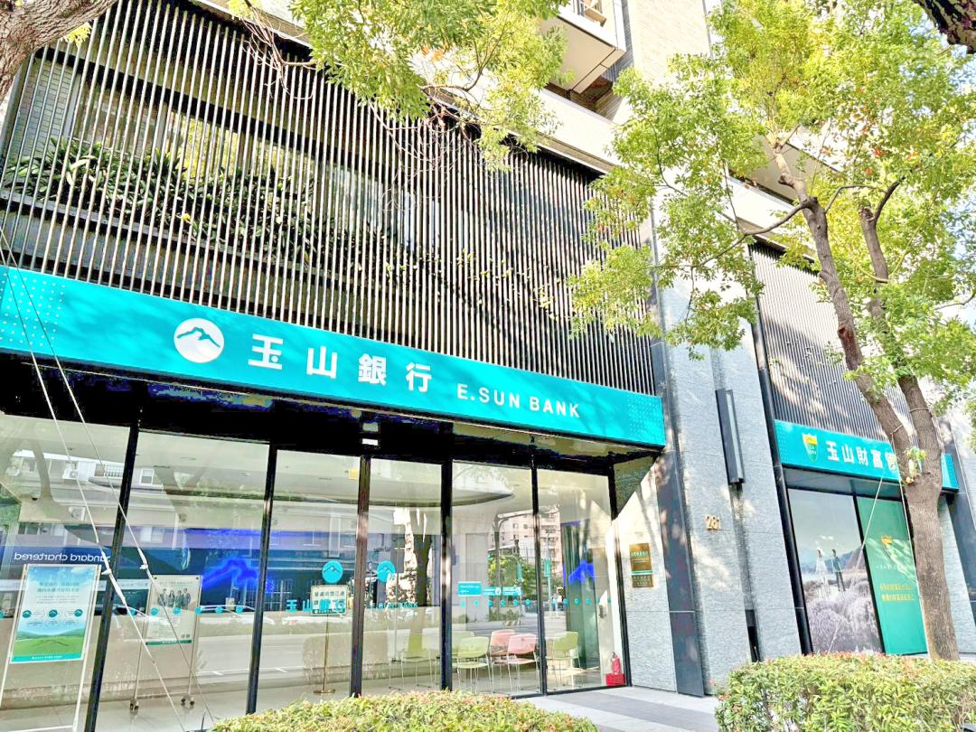 文心路四段單一路段即聚集12處銀行據點，堪稱台中的「金融大道」。