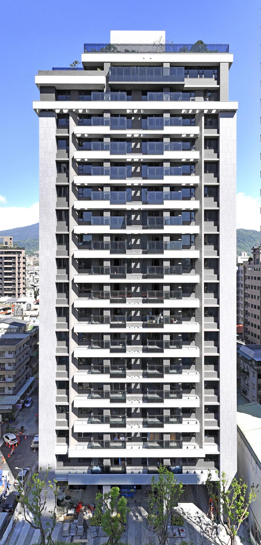 【台北】黃仁勳欽點！NVIDIA 砸400億入主 周邊「輝達宅」單價驚見新天價