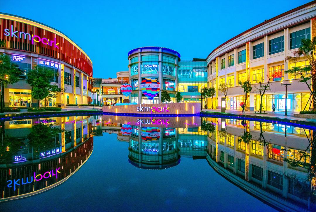 鳳頂生活圈可迅速連通新光三越skm park購物中心，提供居民充裕消費與休閒機能。(圖:業者提供)