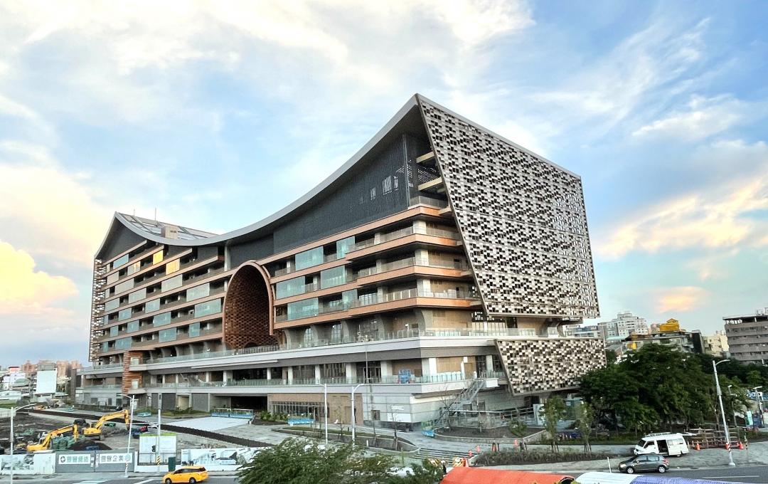 生活圈緊鄰鳳山車站商圈。