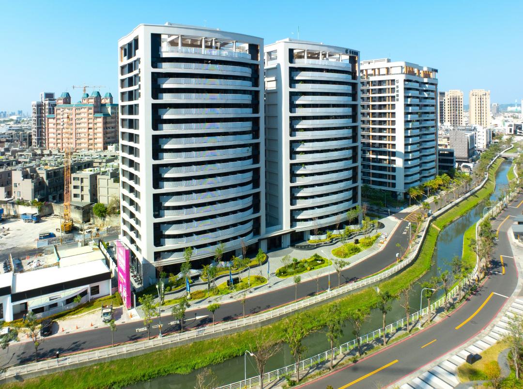 位於愛河上游且生活圈屬於榮總商圈的仁武84期重劃區，成為景觀輕豪宅大樓推案新熱區，僅3字頭售價更顯親民。(圖:業者提供)